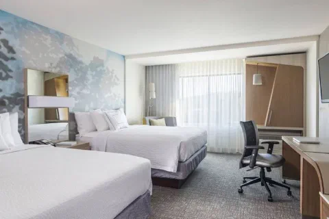 Relaxing queen room