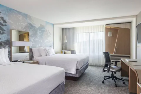 Relaxing queen room