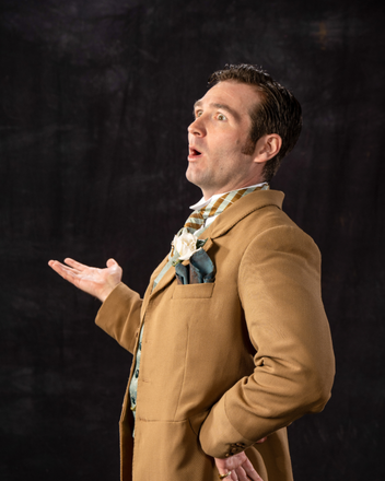 Rob Riordan as Algernon Moncrief.