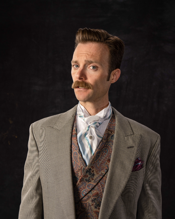 Christopher Joel Onken as Jack Worthing.